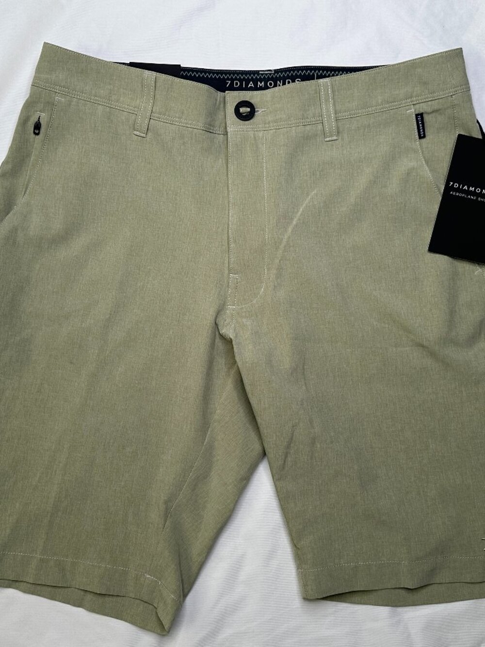 7 Diamonds Men’s Size 31 Waist Khaki Stretch Aeroplane Performance Shorts NWT